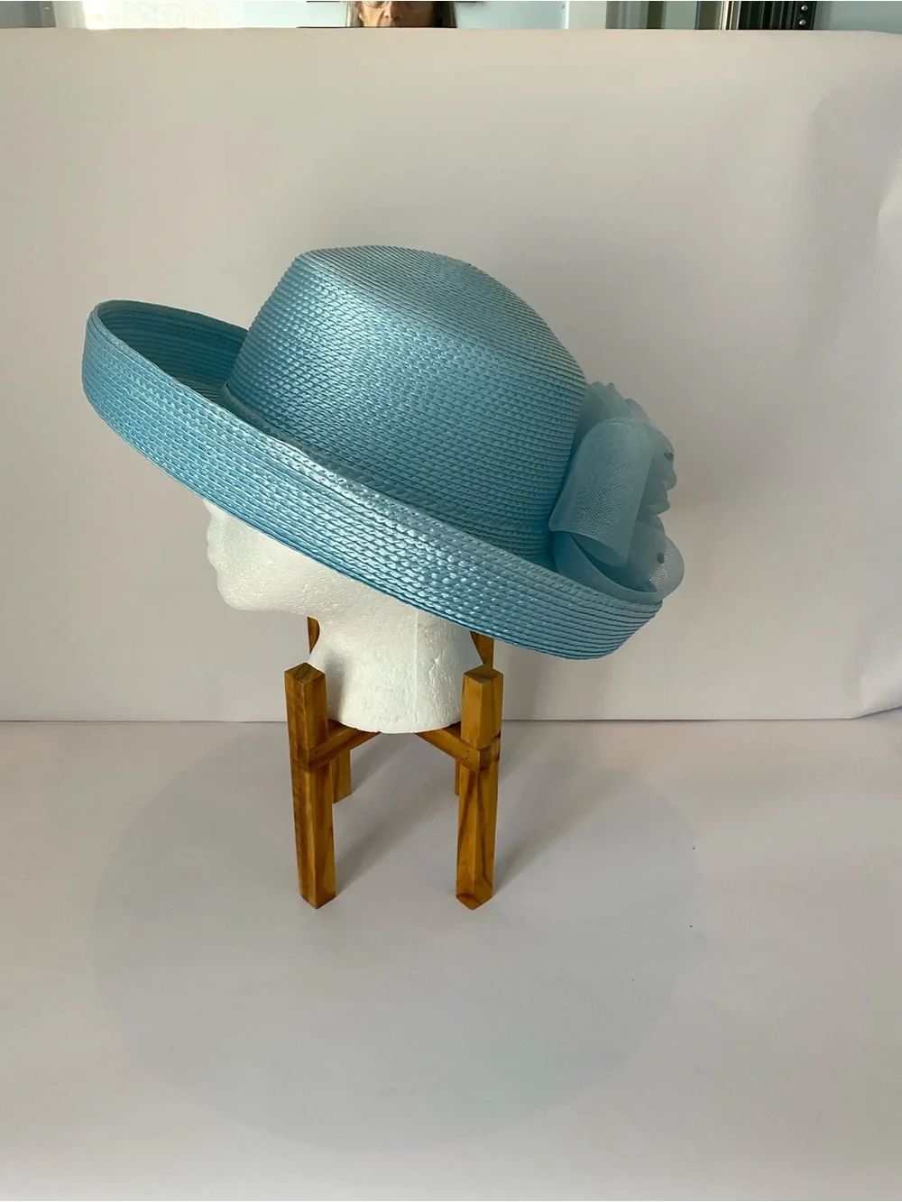 Jaclyn Smith Elegant Light Blue Derby Church Hat With Rolled Brim And  Lace Bow